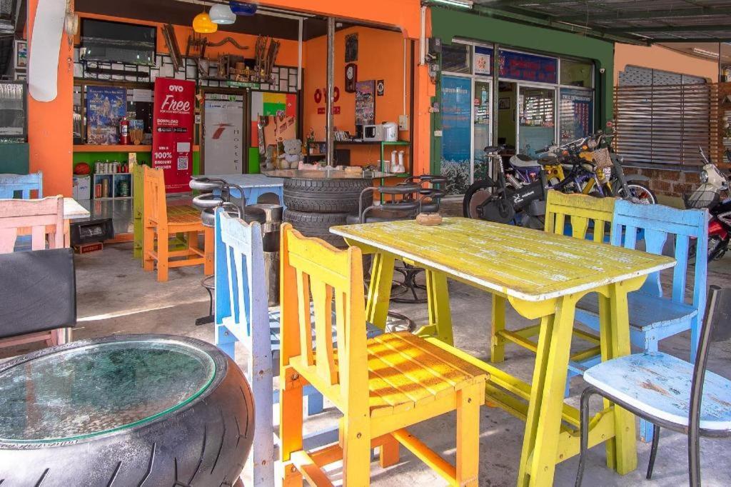 Oyo 586 I Hostel Phuket Eksteriør billede